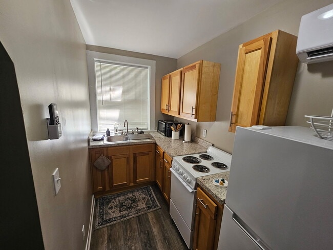 Photo - 525 E Manning St Apartment