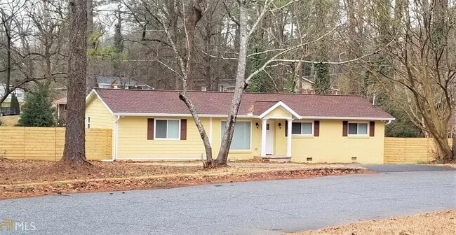 Building Photo - 2931 Cloverleaf Dr SE