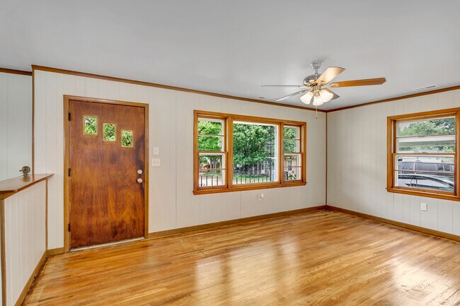 Building Photo - 3912 Hillcrest Ct SW