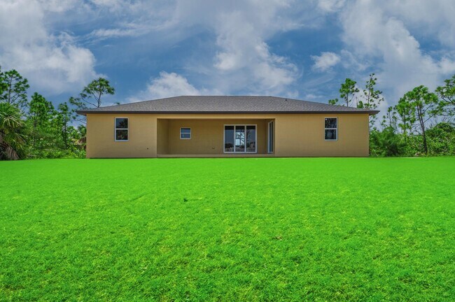 Foto del edificio - 15261 Brainbridge Cir