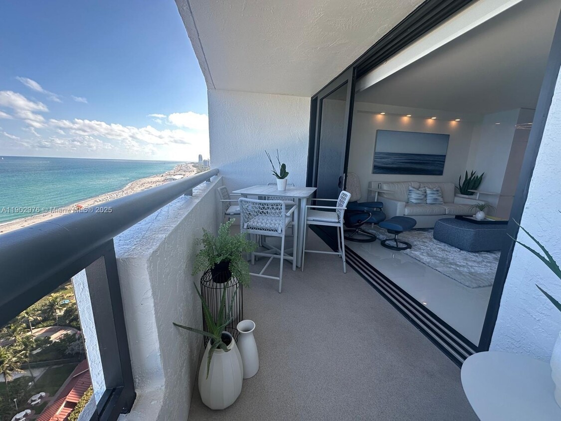 Foto principal - 2555 Collins Ave