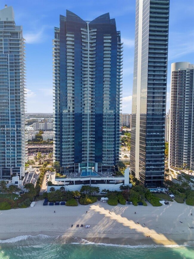 Foto del edificio - 17121 Collins Ave