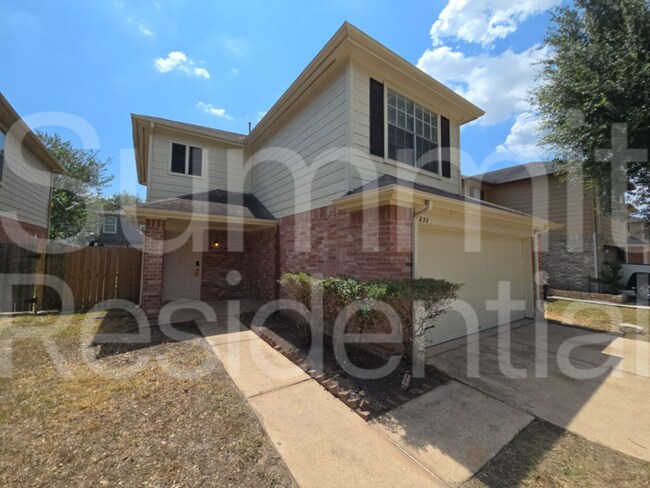Building Photo - 830 N Oak Dr