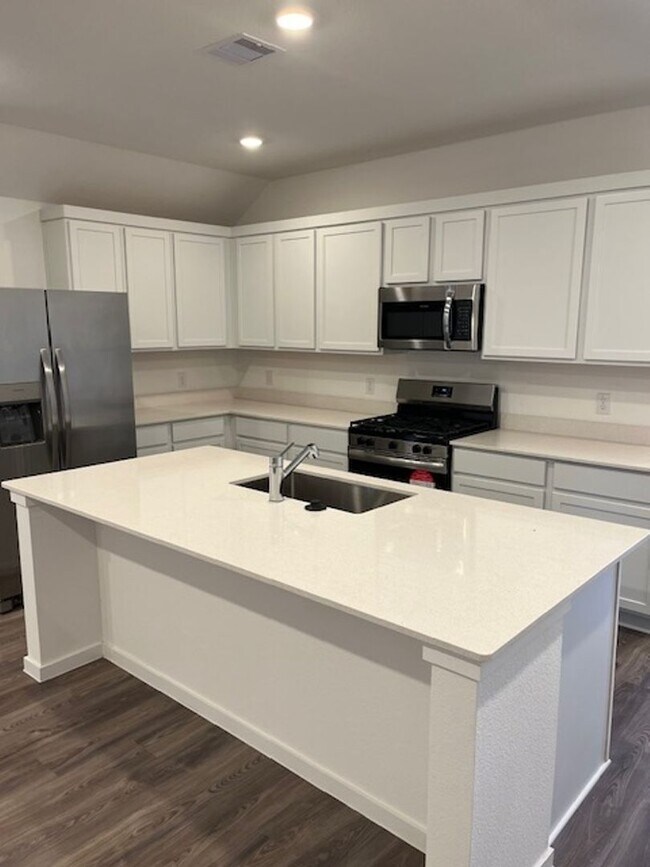Foto del edificio - Charming 4BR Brand New House in League City