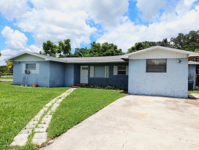 Building Photo - 3 Bedroom, 2 Bathroom House in Lakeland
