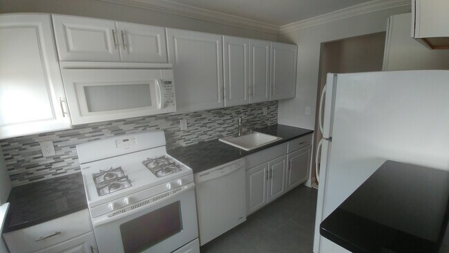 Building Photo - 244 Halstead Ave