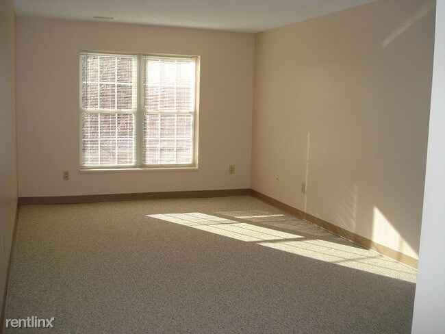 Foto del edificio - 305 Oak Springs Dr