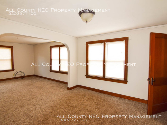 Building Photo - Amazing Duplex in Barberton