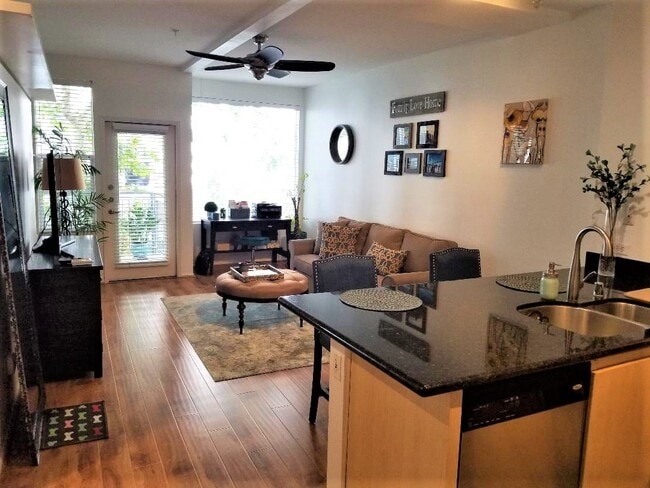 Building Photo - 101 Market St