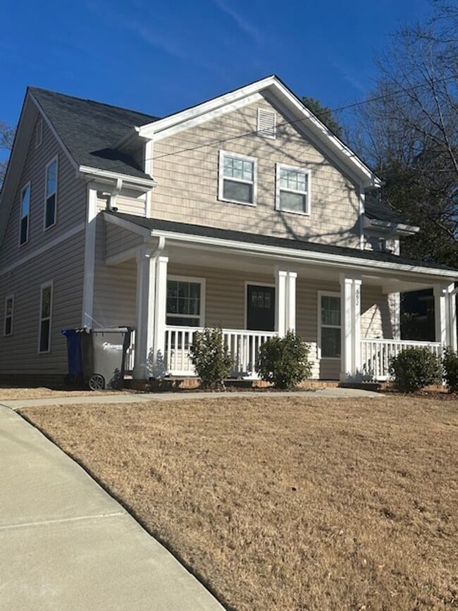 Building Photo - 592 Farley Ave