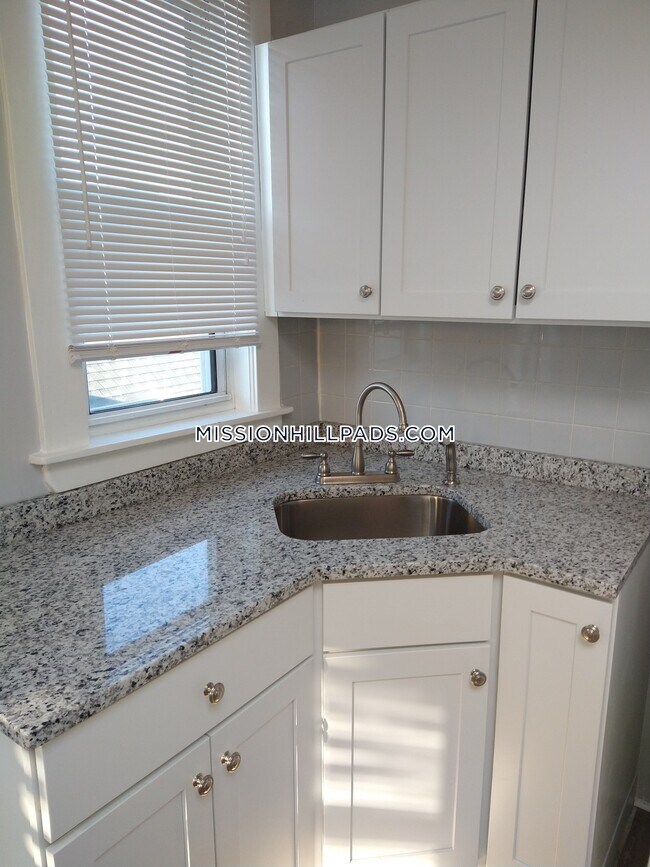 Foto del edificio - 76 Radcliffe St