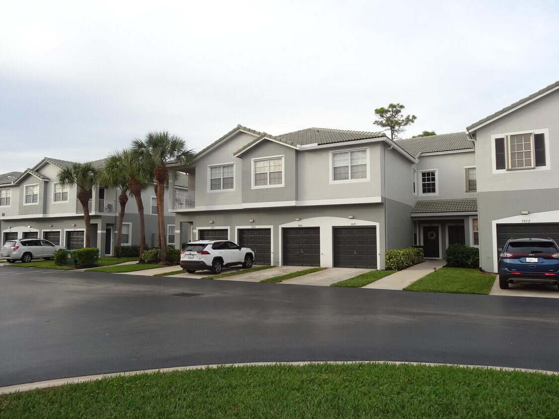 3056 Grandiflora Dr, Lake Worth, FL 33467 Condo for Rent in Lake