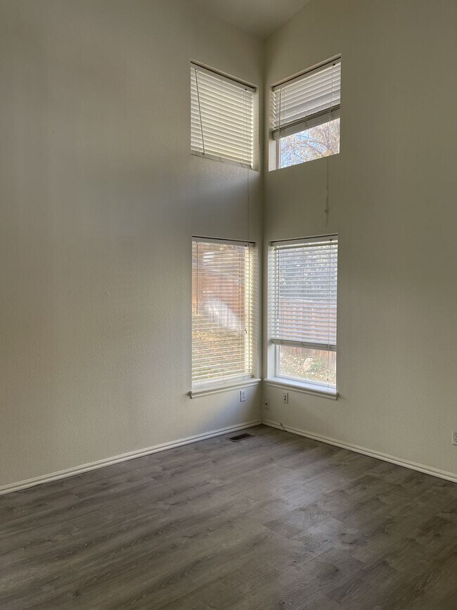 Foto del edificio - 4 bed 3 bath in Highlands Ranch