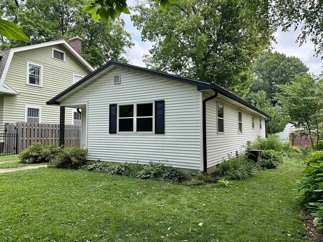 Building Photo - 6031 Carrollton Ave