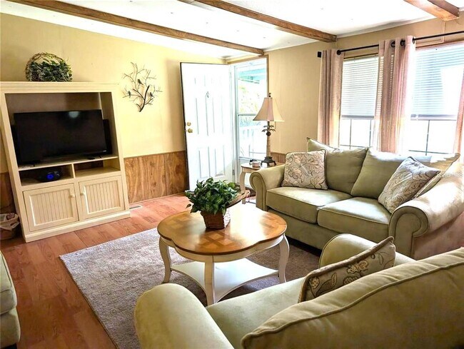 Foto del edificio - 56314 Blue Creek Rd