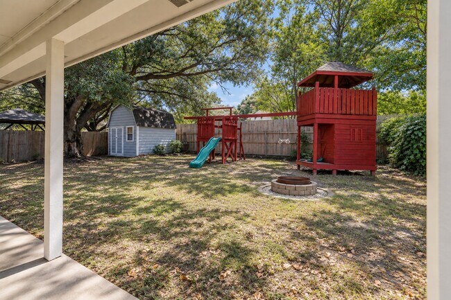 Foto del edificio - 4120 Tulip Tree Ct
