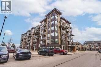 Building Photo - 10 Esplanade Ln