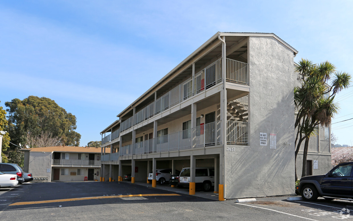 Primary Photo - Indian Village Apartments