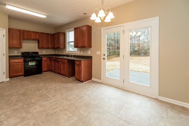 Building Photo - 2360 Village Green Dr