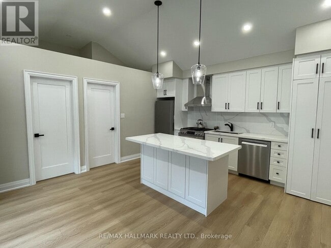 Building Photo - 45 Northcliffe Blvd