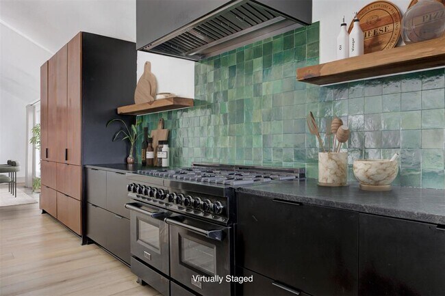 Foto del edificio - 6413 Centennial Ct