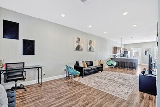 Building Photo - 541 New S Dr