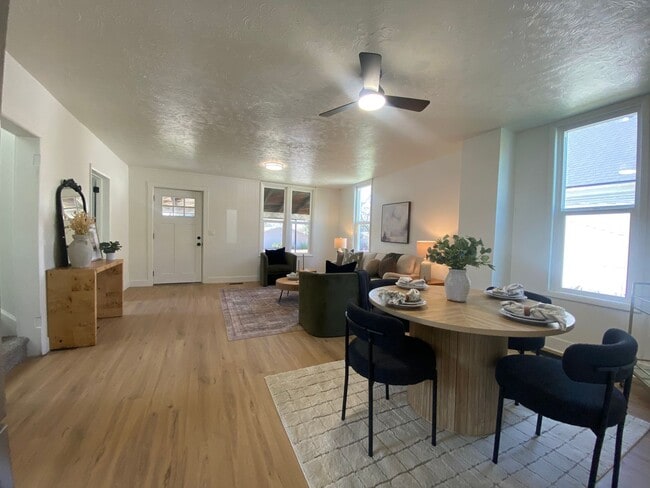 Foto del edificio - Totally remodeled 3-bedroom, 2-bath available now near Spokane Community College with large shop
