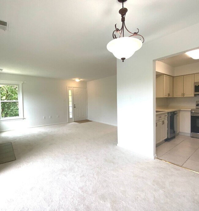 Foto del edificio - 7594 Lakeside Village Dr