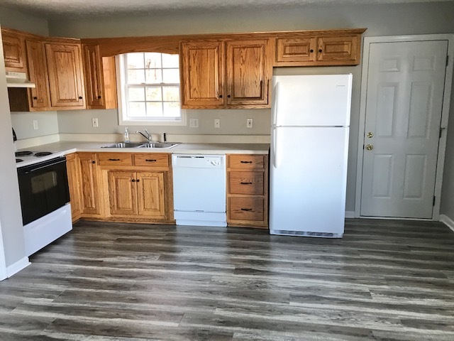 Kitchen - 106 Fremont Ln