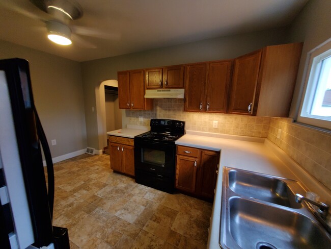 Kitchen - 315 S Hamilton Ave