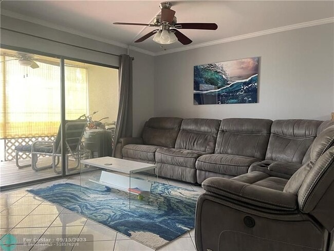 Building Photo - 2200 S Cypress Bend Dr