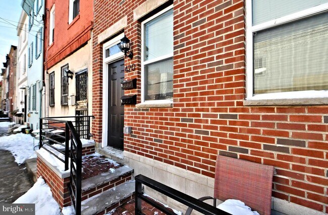 Building Photo - 420 Morris St