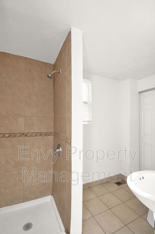 Building Photo - 2530 S Gramercy Ave