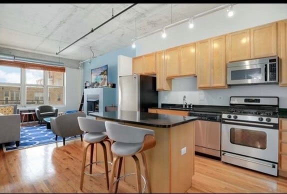 Building Photo - 6 S Laflin St
