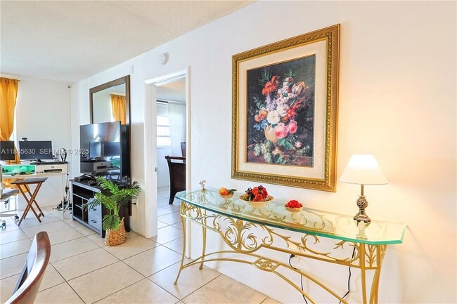 Building Photo - 2999 Point E Dr