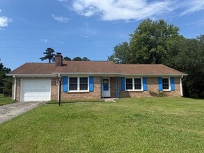 Building Photo - 411 Greenbriar Dr