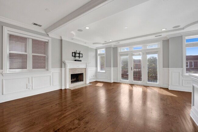 Foto del edificio - 2210 W Addison St