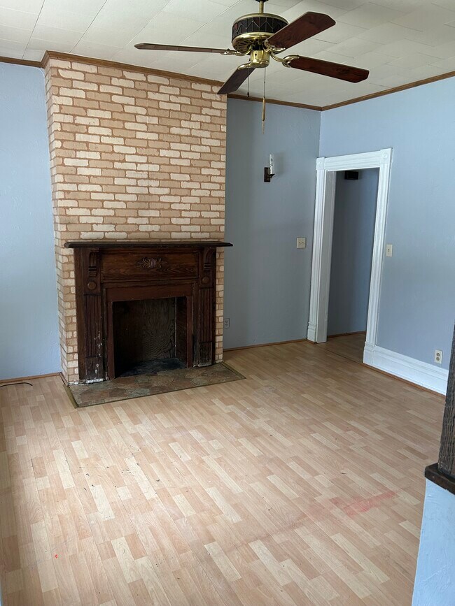 Building Photo - 353 Academy St