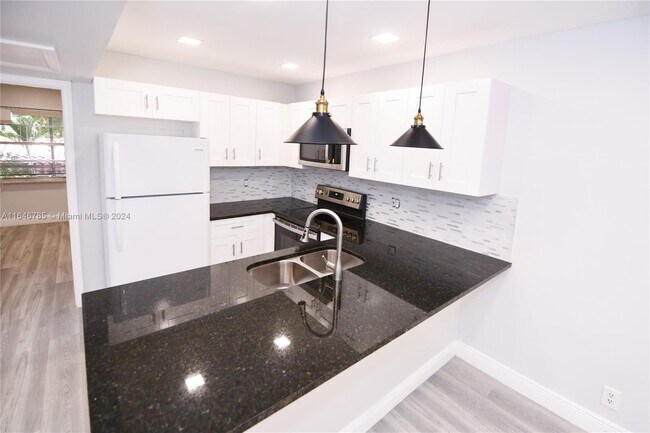 Foto del edificio - 8604 NW 35th St