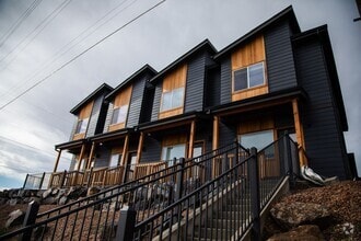 Building Photo - 739 SE Sun Dr