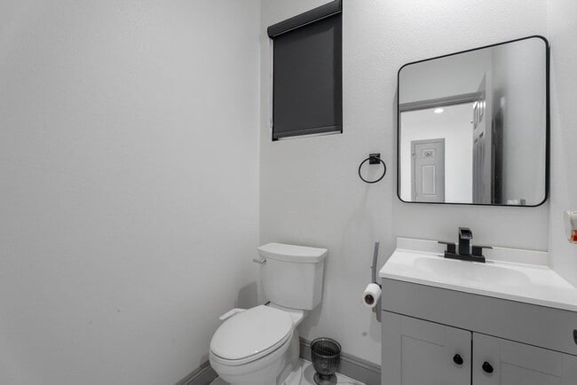Building Photo - 9796 Altadena St
