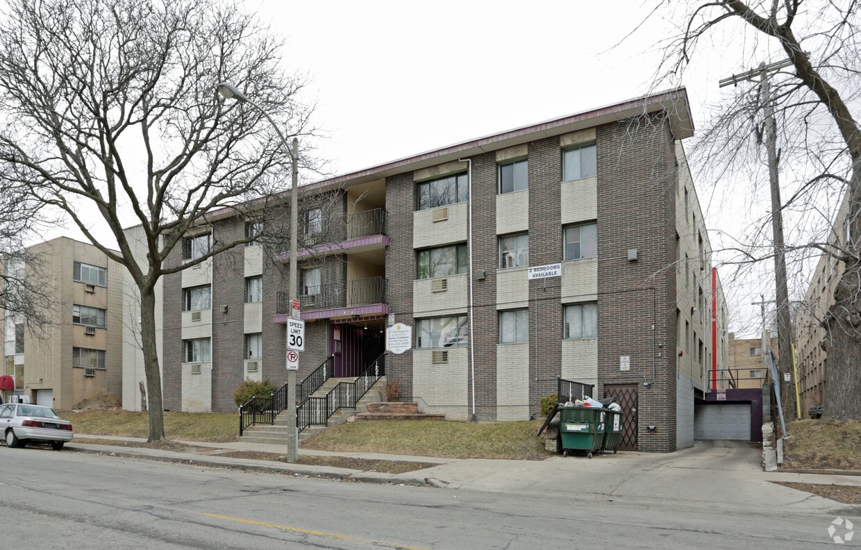Primary Photo - 2836 W Wells St