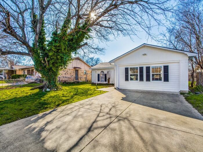 Update 4 bed 2.5 Bath House Rental in White Settlement, TX