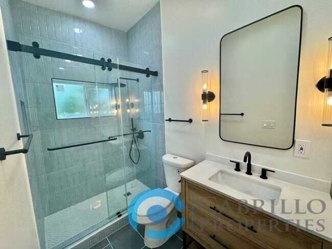 Foto del edificio - Modern 1 Bed / 1 Bath with Private Yard in...