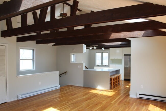 Building Photo - 91 Riverview Rd