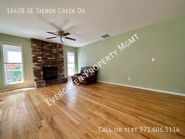Building Photo - Awe-Inspiring Home in Clackamas! | $2,995 ...