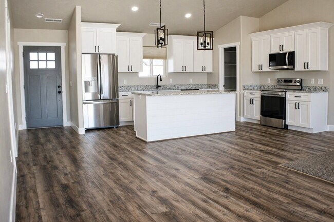 Foto del edificio - Like-New 3-Bed, 2-Bath Home in Enterprise – Modern, Bright & Move-In Ready!