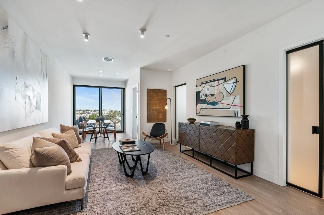 3688 Overland Ave Los Angeles, CA 90034 Room for Rent in Los Angeles