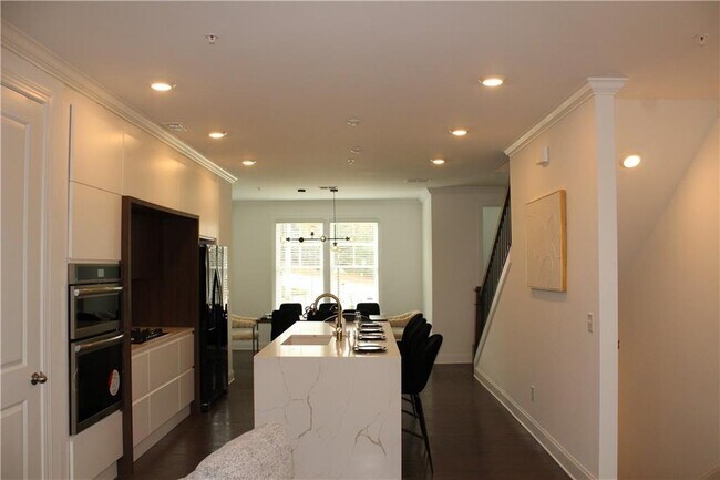 Foto del edificio - 6641 Beacon Dr