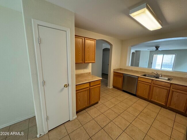 Building Photo - 4209 S Sawmill Rd